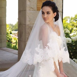 Two tier lace edge Bridal Veil, 2 Layer wedding veil with lace, soft tulle ivory lace veil, beaded lace white bridal veil, french lace veil
