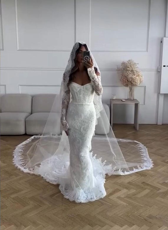 Mantilla Lace Bridal Veil, White Veil Cathedral, Ivory Lace  display picture 3