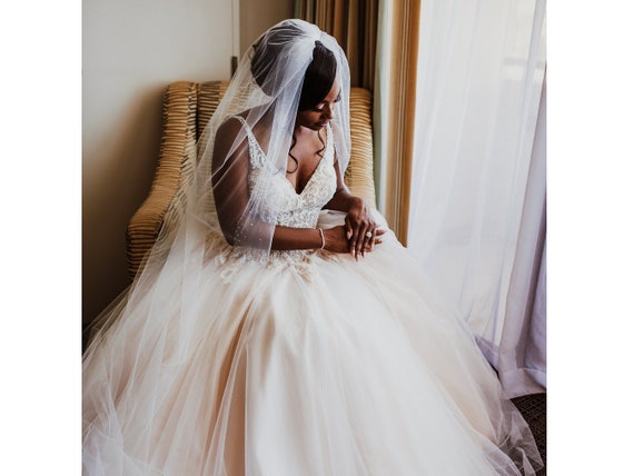 Buy Bridal Veil 1 Tier Crystals Edge, Veil One Layer  display picture 3