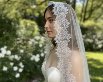 Welon mantilla z koronki Chantilly, welon ślubny z koronki francuskiej, welon mantilla z koronki, welon z koronki Chantilly, welon z koronki na zamówienie, welon hiszpański katolicki