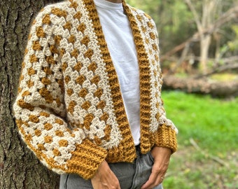 Sechseckige Oma-Quadrate-Häkelstrickjacke aus Wolle | Handgefertigter Häkel-Cardigan aus Naturwolle | kurze gehäkelte Winterjacke