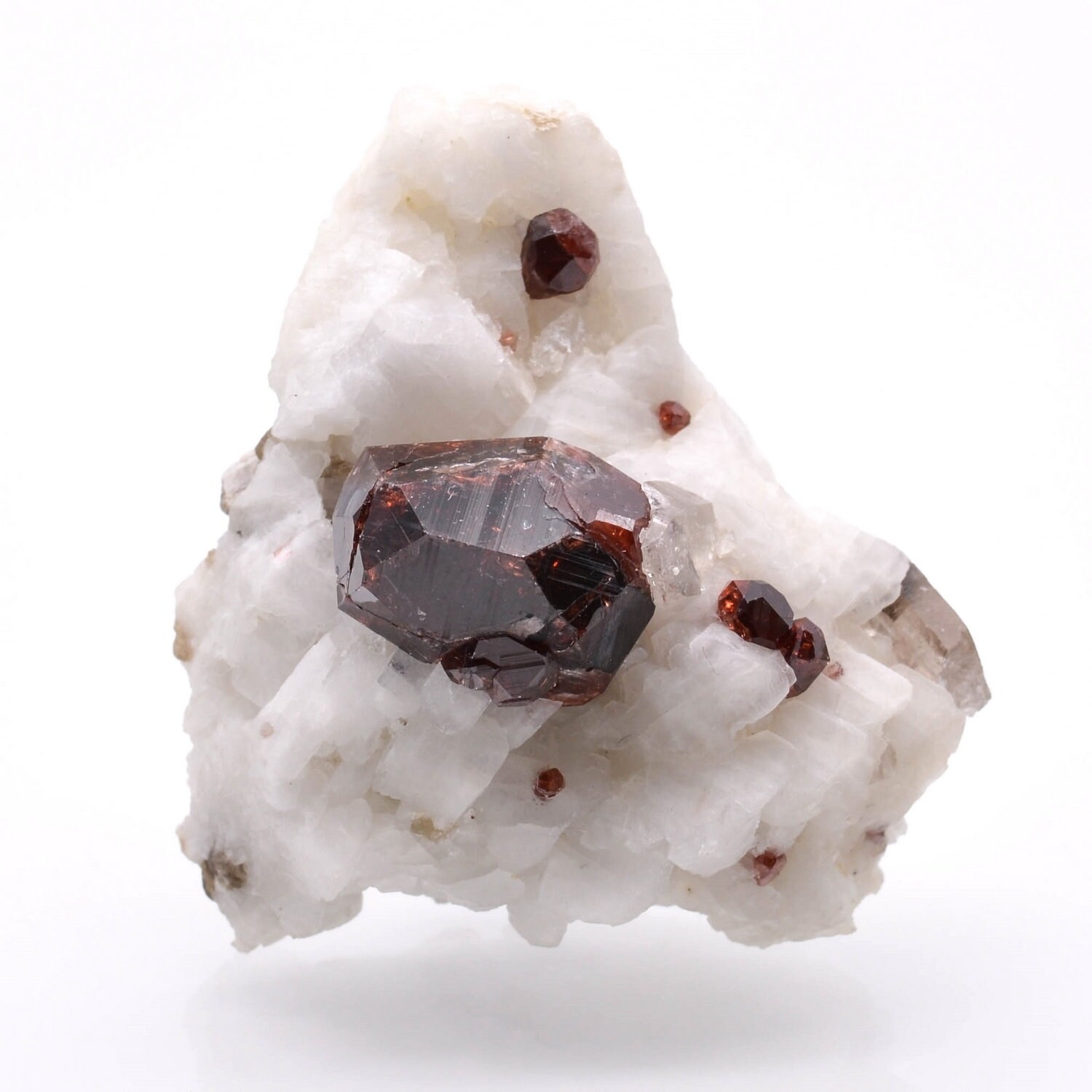 Grenat Spessartine sur Orthose - Vallée de Shigar, District Skardu, Gilgit-Baltistan, Pakistan