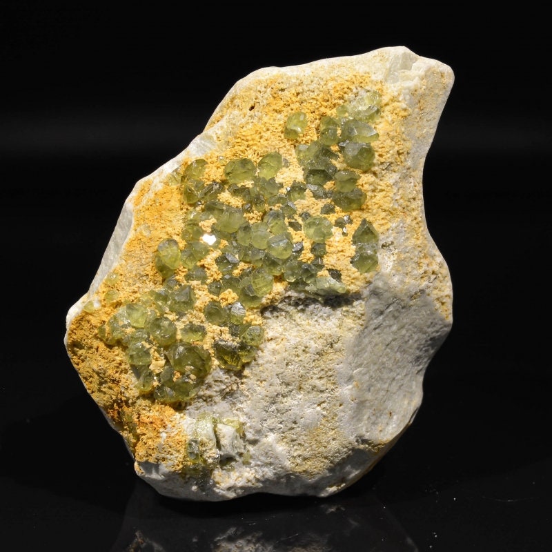 Grenat Démantoïde, Madagascar - Petit Cabinet