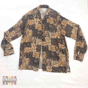 Vintage 1980s collared blouse 80s shirt leopard print long sleeved top button down silk earth toned patterned womenswear Stunt