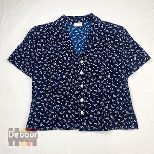 Vintage 1980s collared blouse 80s floral print shirt short sleeved top button down navy white and yellow womenswear Cleo petite skirt set