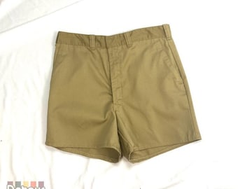 vintage 1980s shorts, mens 80s Khakis, medium thigh length cutoffs, fly front mid rise short trousers, brown with pockets bottoms