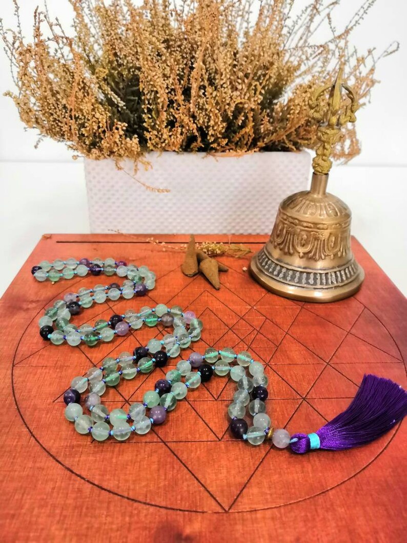 108 beads mala Fluorite Mala Fluorite necklace Tassel necklace Purple necklace Meditation mala Hand knotted mala necklace