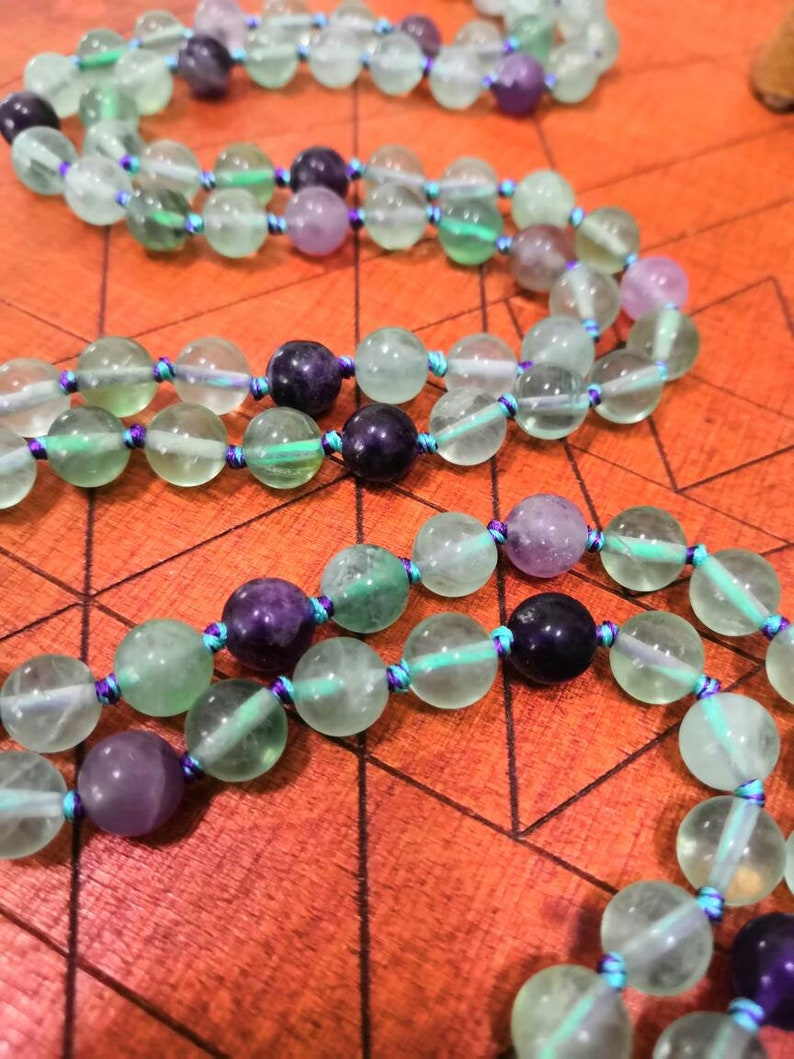 108 beads mala Fluorite Mala Fluorite necklace Tassel necklace Purple necklace Meditation mala Hand knotted mala necklace