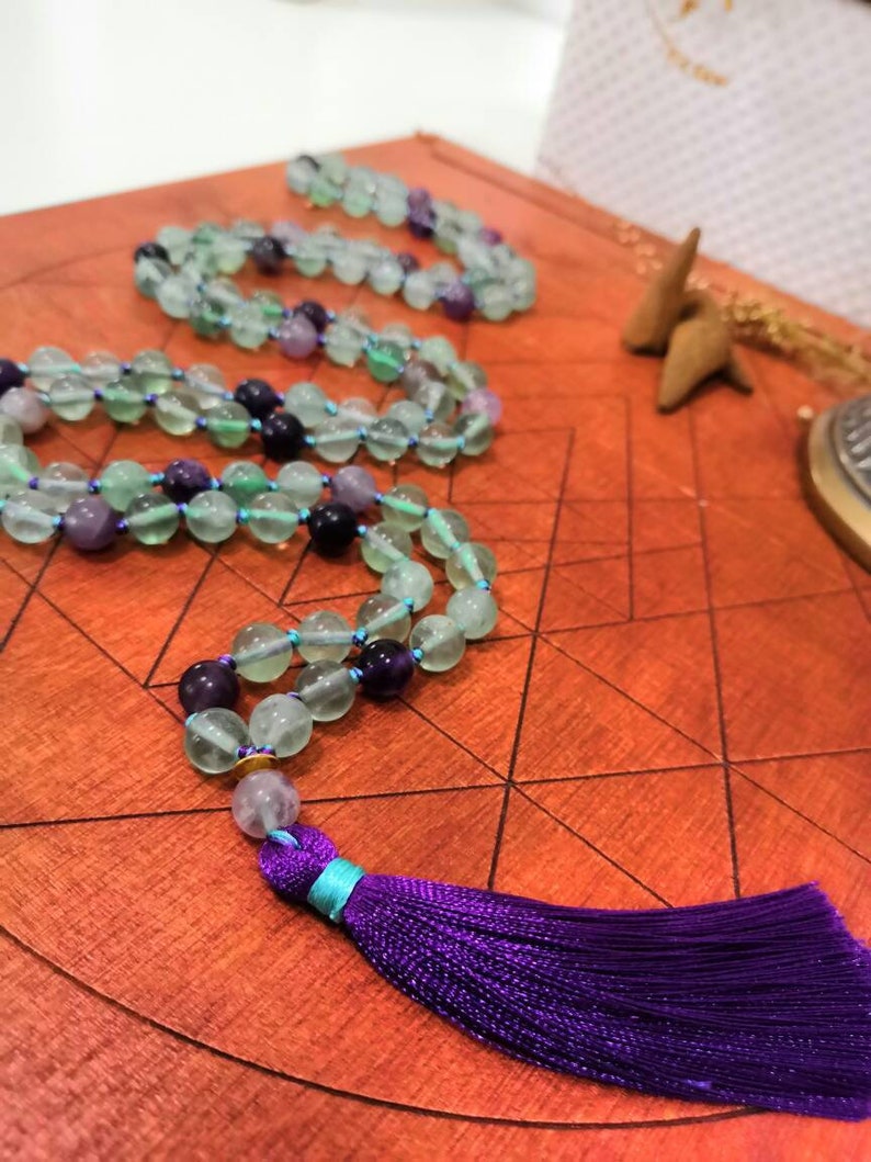 108 beads mala Fluorite Mala Fluorite necklace Tassel necklace Purple necklace Meditation mala Hand knotted mala necklace