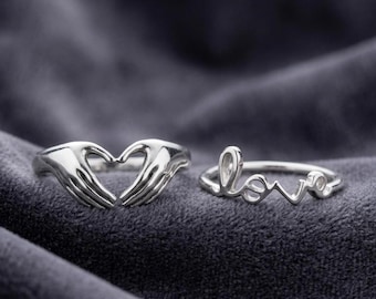Sterling Silber Herz Hände und Liebe Ring Set, passende Beziehung Versprechen Ringe, zierliche kursive Wort Ring, romantisches Geschenk für sie