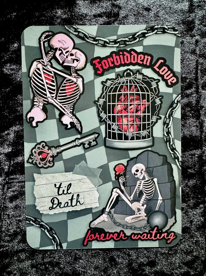 Op de afbeelding: Een collage met skeletillustraties en de zinnen "Forbidden Love", "'Til Death" en "forever waiting". Het ontwerp bevat een sleutel, een hart in een kooi en skeletten in verschillende poses, alles tegen een geruite achtergrond.