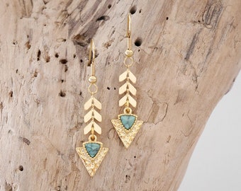 Boucles d'oreilles bohème chic pendantes en chaîne épi doré et pendentifs triangle doré et turquoise (BO216) Cadeau Noël femme ou fille