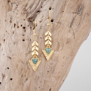 Boho-schicke baumelnde Ohrringe mit goldener Epi-Kette und goldenen und türkisfarbenen Dreiecksanhängern (BO216), Weihnachtsgeschenk für Frau oder Mädchen