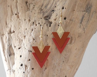 Triangle earrings in copper and terracotta leather. Geometric curls. Leather buckles. Christmas gift for woman and girl