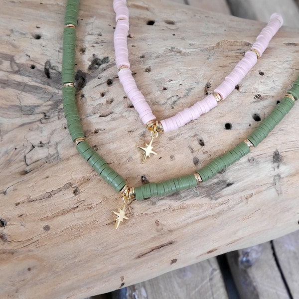 Collier heishi rose nude ou vert kaki. Collier heishi. Collier étoile. Collier surfeur. Collier été. Collier tendance. (COHE25)