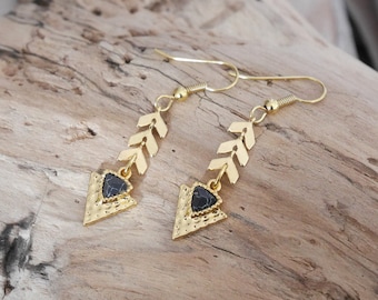 Boucles d'oreilles bohème chic pendantes en chaîne épi doré et pendentifs triangle doré et noir (BO241) Cadeau Noël femme ou fille