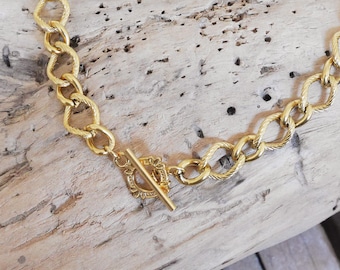 Collar de cadena gruesa de acero dorado. Cierre de palanca. Collar ancho. Collar con cierre en T. Un regalo para ella.