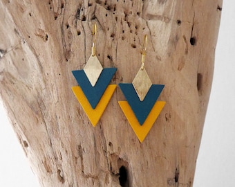 Boucles d'oreilles géométriques triangle en cuir bleu canard et jaune moutarde (BO25canardmoutarde) Boucles jaune et bleu. Cadeau femme