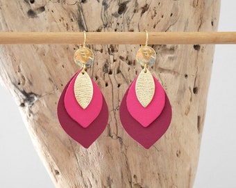 Boucles d'oreilles feuilles en cuir violet, rose fuchsia et doré. Boucles gouttes en cuir violet, fuchsia et doré .Cadeau de Noël femme.