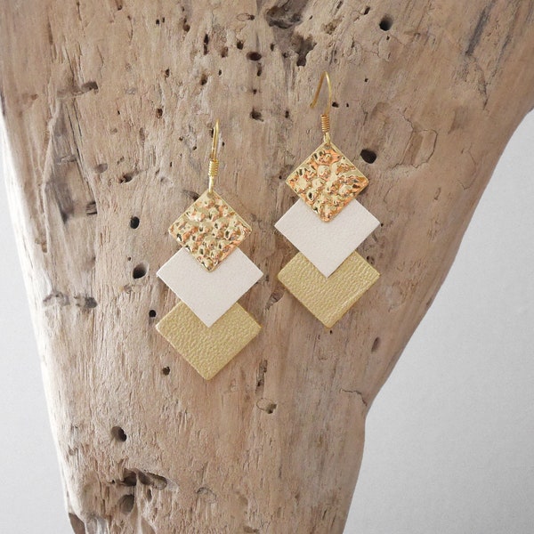 Boucles d'oreilles géométriques carré en cuir ivoire et doré (BO231ORivoiredoré) Cadeau Noël femme ou fille
