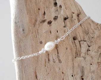 925 silver thin bracelet with fine chain, white freshwater pearl and crystals. Valentine's Day gift woman. Bride bracelet