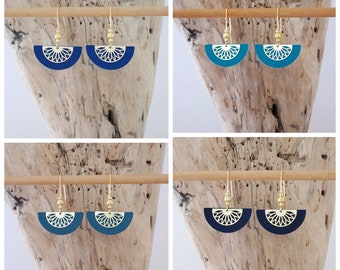 Boucles d'oreilles doré demi-lune en cuir bleu marine, bleu nuit, bleu canard ou bleu turquoise foncé.  (BO369) Idée cadeau de Noël femme