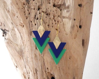 Boucles d'oreilles géométriques triangle en cuir bleu marine et vert vif (BO250ORmarinevert). Boucles marine et vert.Cadeau Noël femme fille