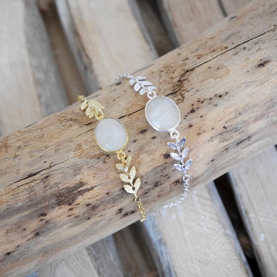 Bracelet bohème chic fin en chaîne épi argentée ou dorée. Bracelet pierre ovale pierre de lune. Cadeau Noël femme ou fille. Bracelet mariée