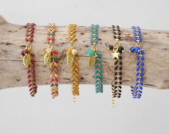 Bracelet chaîne épis dorée émaillée bordeaux, multicolore, jaune, bleu canard, noir ou électrique avec breloques. Cadeau Noël femme ou fille