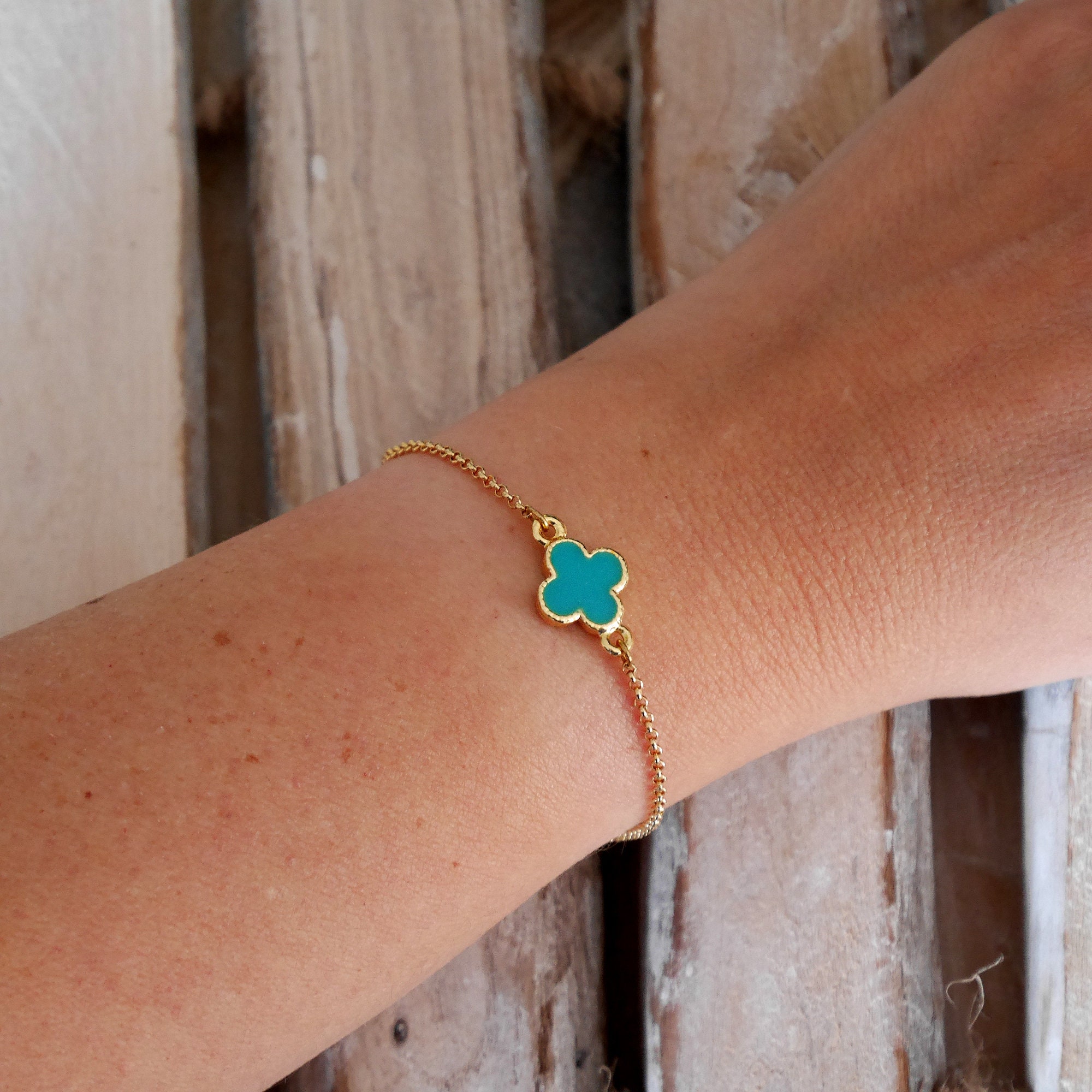 Bracciale con croce in oro - Gioielli fatti a mano - Minimalisti