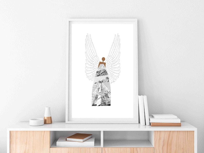 Puede incluir: Una ilustraci&oacute;n en blanco y negro de un &aacute;ngel con alas. El &aacute;ngel est&aacute; hecho de una variedad de patrones y texturas. La cabeza del &aacute;ngel es un c&iacute;rculo marr&oacute;n.