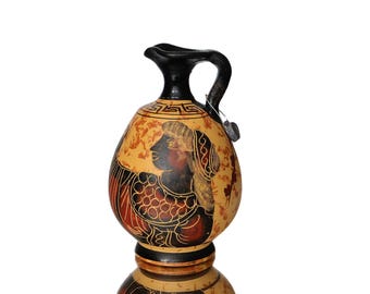 博物館のレプリカ - イルカの模様が描かれた古代ギリシャの陶器の