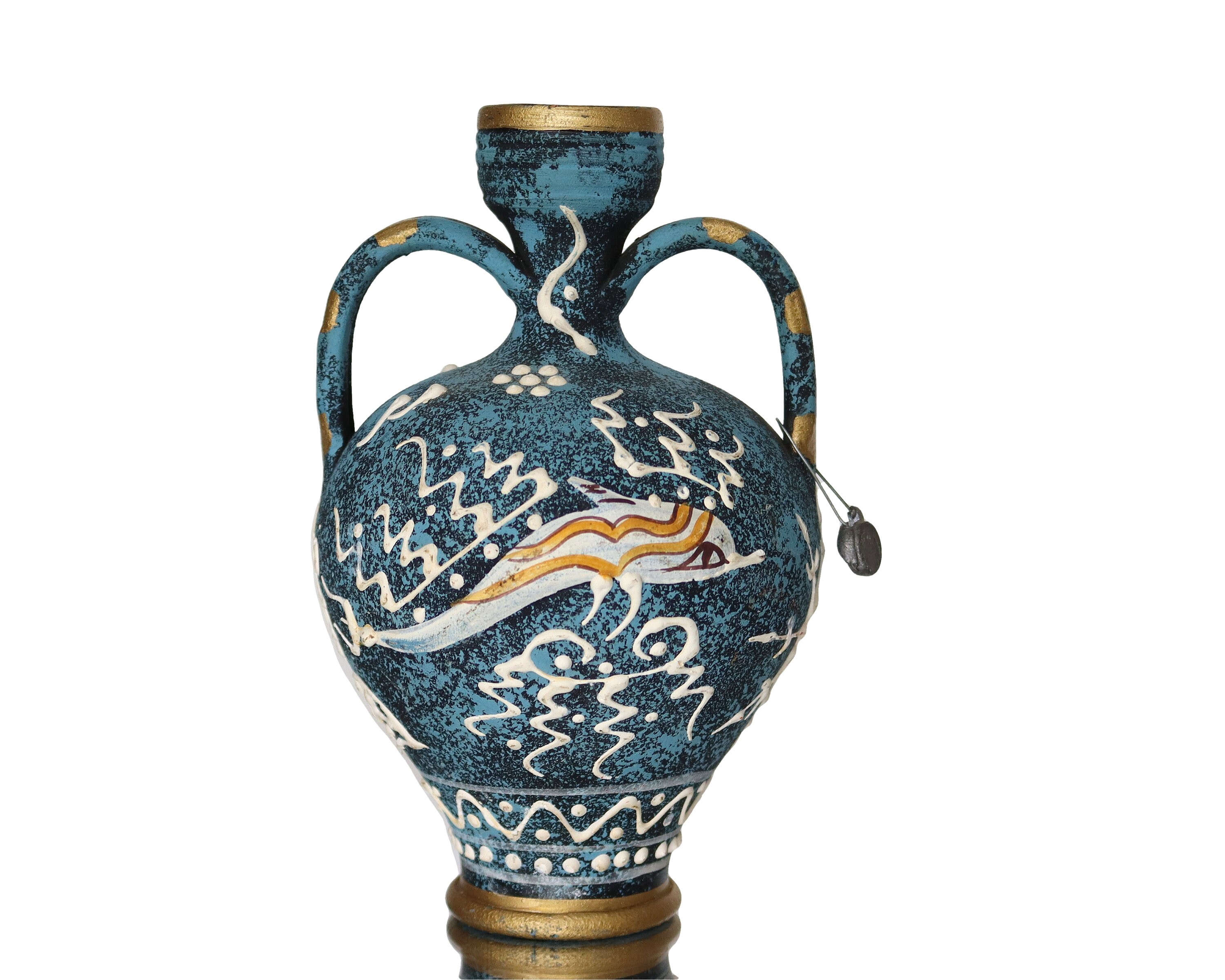 博物館のレプリカ - イルカの模様が描かれた古代ギリシャの陶器の