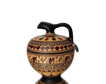 博物館のレプリカ - タコの装飾が施された古代ギリシャの陶器の水差し