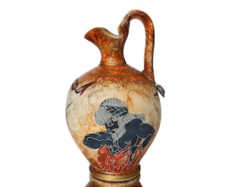 博物館のレプリカ - 手描きの装飾が施された古代ギリシャの陶器の