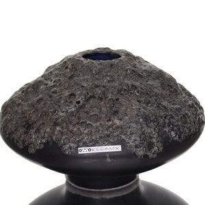 Keramik Vase in mattem Schwarz mit krustiger Lavaglasur - OTTO KERAMIK