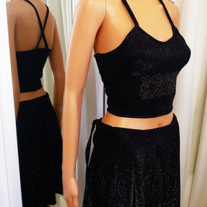 Carmen - set van elastische, met metallic glitter geborduurde crop top en overlappende rok