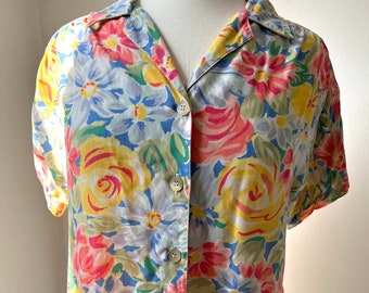 vintage 80s floral short sleeve button up blouse size petite small, tropical summer cotton top with roses