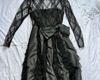 Vintage 1980s Bill Blass black lace silk taffeta cocktail dress size small, Wednesday Addams dress, goth wedding dress, formal evening dress