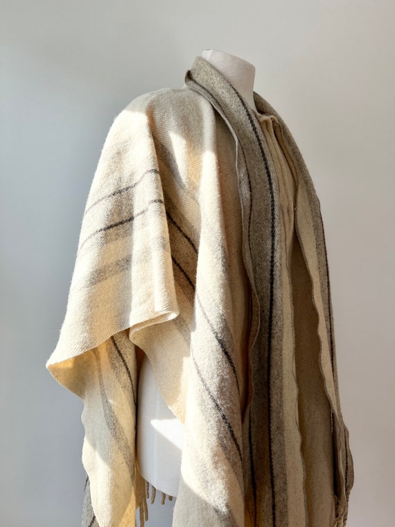 Vintage 60s striped ivory wool cape with attached… - image 5
