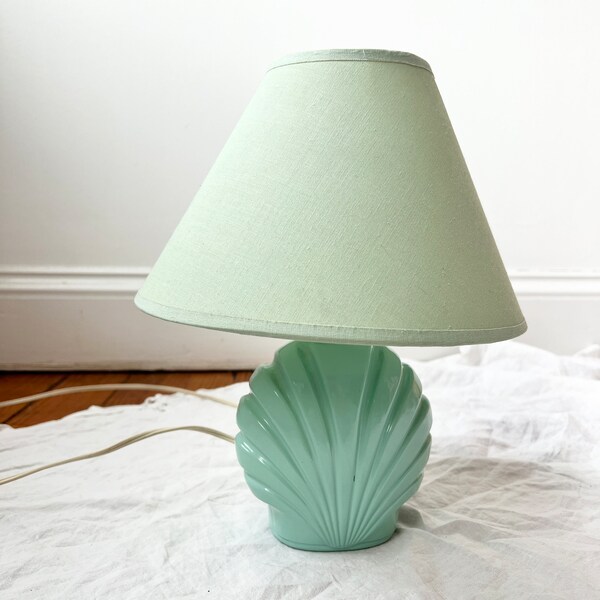 Vintage 80s Blue Shell Lamp, Beach House Pottery Lamp, Ceramic Table Lamp, Art Deco Nautical Clamshell Shape, Glossy Blue Glaze Coastal lamp