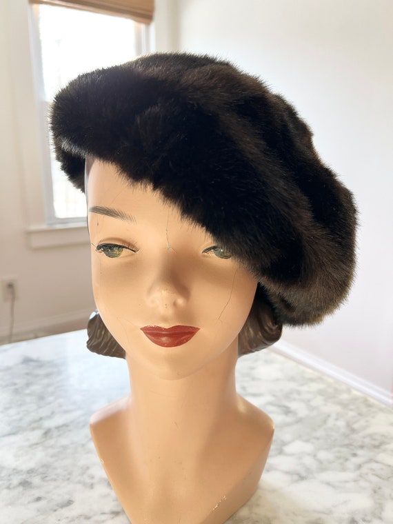 Vintage 1960s faux fur brown beret, chic vegan fu… - image 6