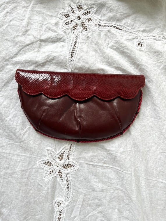 Vintage 70s red snakeskin clutch, burgundy leathe… - image 9