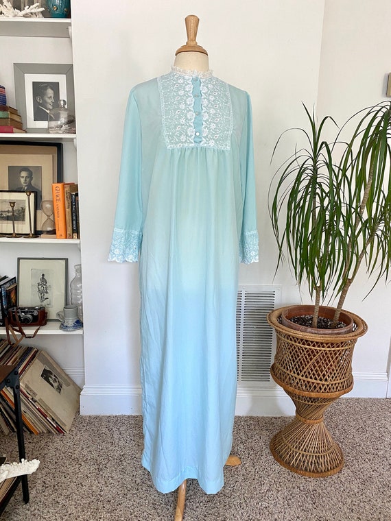 Vintage Blue and lace kaftan nightgown / victorian