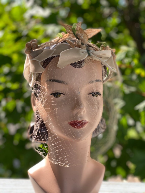 Vintage floral velvet fascinator hat, 1950s tan ve