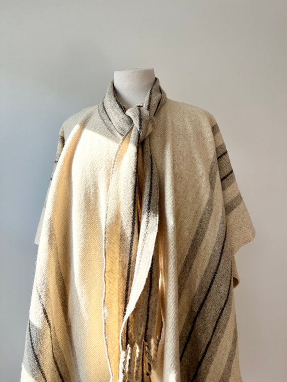 Vintage 60s striped ivory wool cape with attached… - image 9