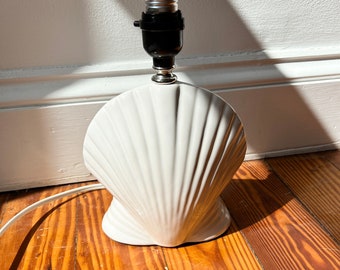 vintage 80s white ceramic seashell lamp, scalloped shell table lamp