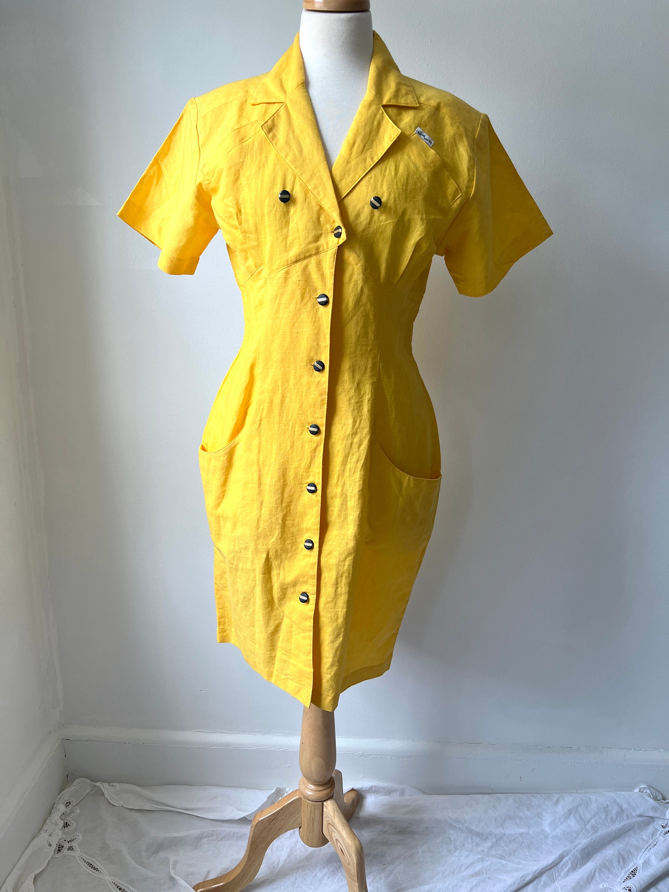 vintage button down dress Glamour Turndown Collar Buttons 1950s Style Short Sleeves Medium Yellow Rockabilly Dress flare silhouette for effortless vintage Unique Vintage Green Button Swing
