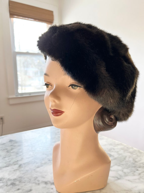 Vintage 1960s faux fur brown beret, chic vegan fu… - image 4