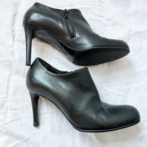 vintage black ankle boots size 35, zip up booties